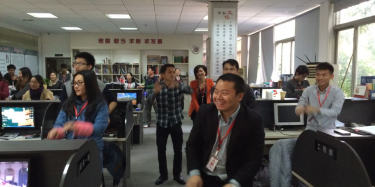 歡樂抓錢舞，迎接畢加美好的一天