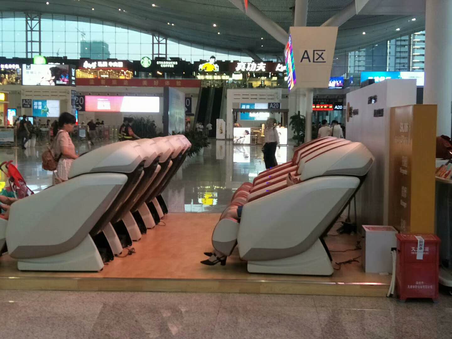 爽客——高鐵站展臺(tái)設(shè)計(jì)搭建案例 爽客——高鐵站展臺(tái)設(shè)計(jì)搭建案例