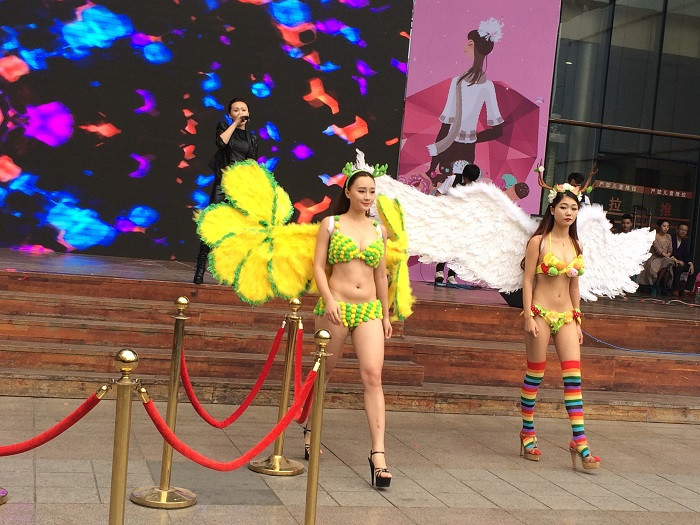 楊家坪商圈——商場(chǎng)廣場(chǎng)活動(dòng)舞臺(tái)搭建 楊家坪商圈——商場(chǎng)廣場(chǎng)活動(dòng)舞臺(tái)搭建